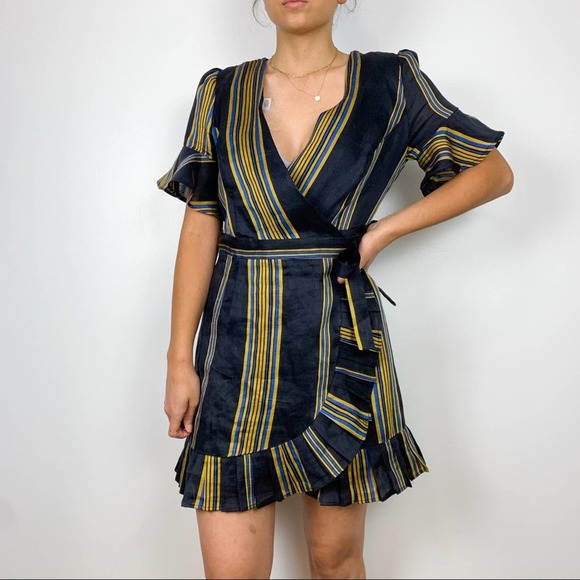 Honeypunch Lulus Black Striped Short Sleeve Ruffle Wrap Mini Dress Size Medium - Picture 13 of 13